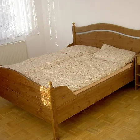 Chocholousek Guest house *